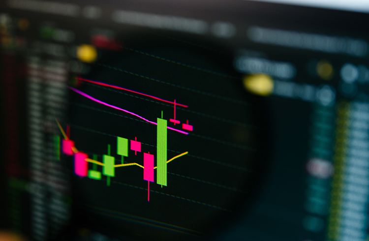 Shiba Inu sobe 12%, SLP sobe mais 30% e chega ao record de preço. Bitcoin, Ethereum, Solana e outras criptomoedas têm alta de até 4%.