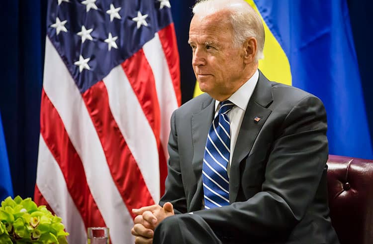 Bitcoin valoriza 8% e volta aos US$ 42 mil após vazamento sobre ordem executiva de Biden