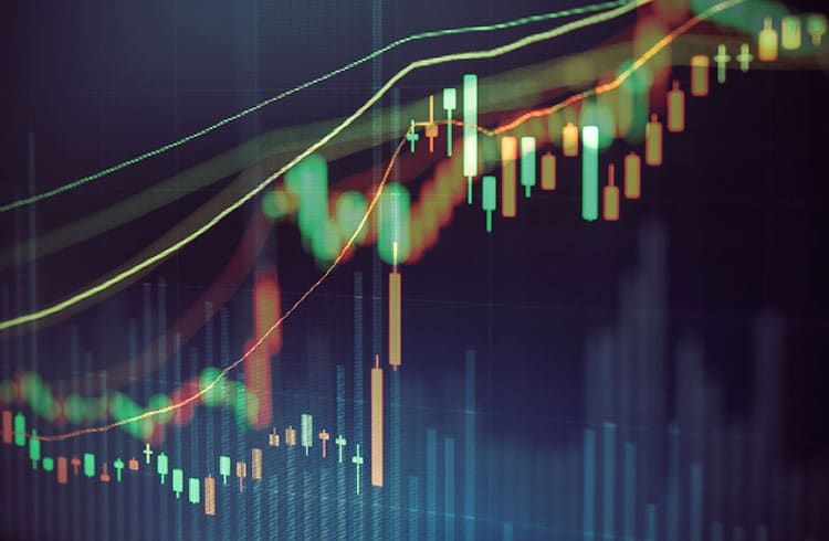 Em novo rally, Bitcoin chega a US$ 44 mil. ETH, BNB, ADA, SOL, SHIB sobem até 3%. AXS sobe 13% e se torna o melhor investimento do dia