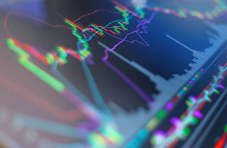 Mercado recua, mas Bitcoin se mantém firme em US$ 42 mil. Cardano e ApeCoin tem alta inesperada