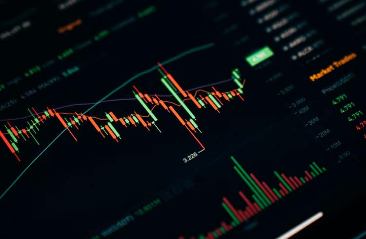 Bitcoin permanece em baixa após novas decisões da FED. Criptomoeda sobe 91% em 24 horas e atrai investidores