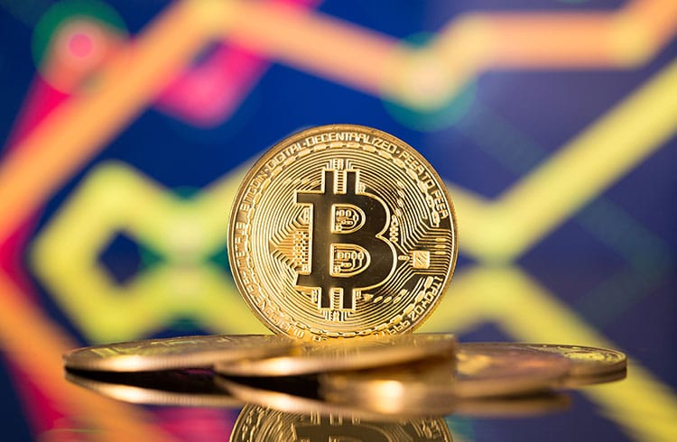 Bitcoin pode cair 23% nos próximos dias, alerta trader