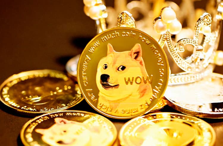 Dogecoin é “significativamente melhor” que Bitcoin, diz Roger Ver