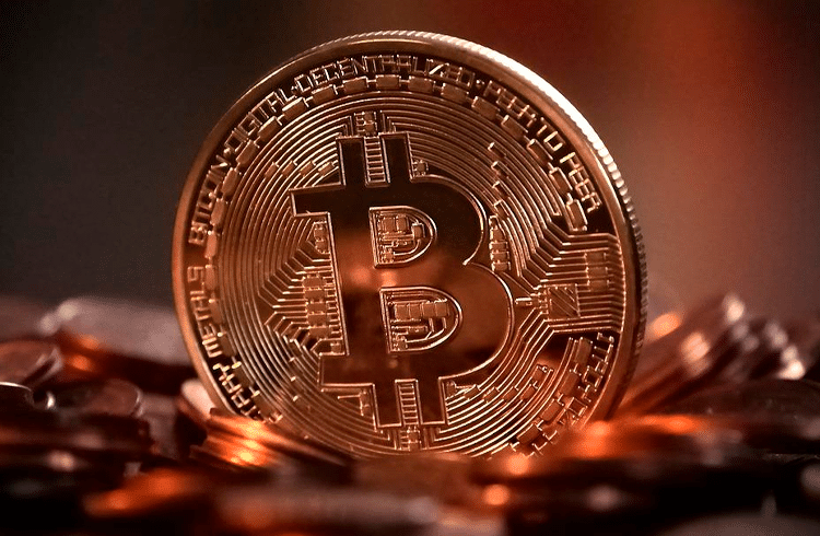 Analista indica o que pode acontecer com o Bitcoin após aumento de juros nos EUA