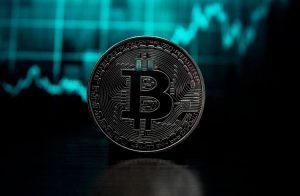 Bitcoin cai para o menor valor em dois anos com instabilidade no merdado. Mais uma stablecoin perde paridade com o dólar. Confira o preço das criptomoedas hoje