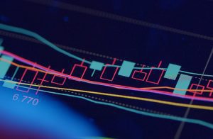 Bitcoin permanece estável e altcoins registram queda. LUNA volta a subir e registra 4%. Avalanche se oferece para migração de token