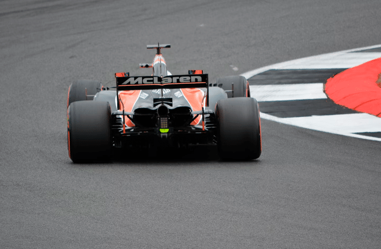 Exchange de criptomoedas OKX é a nova patrocinadora da McLaren da Fórmula 1