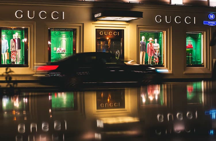 Gucci aceitará Bitcoin, Dogecoin, Shiba Inu e outras criptomoedas em várias lojas