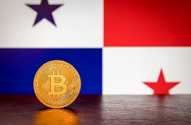 Presidente do Panamá pede leis mais rigorosas antes de aprovar regulamentação de criptomoedas no país
