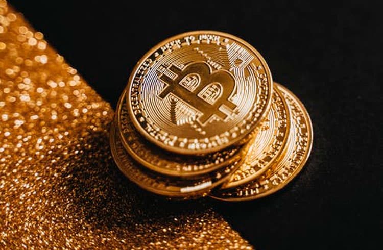 Bitcoin a US$ 21 mil: criptomoedas mantém ritmo de recuperação e alta chega a 10%