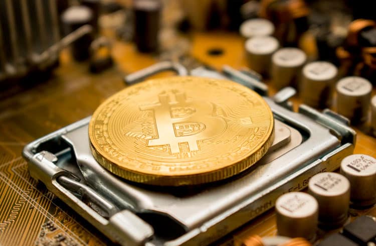 Rússia planeja minerar Bitcoin usando gás de queima