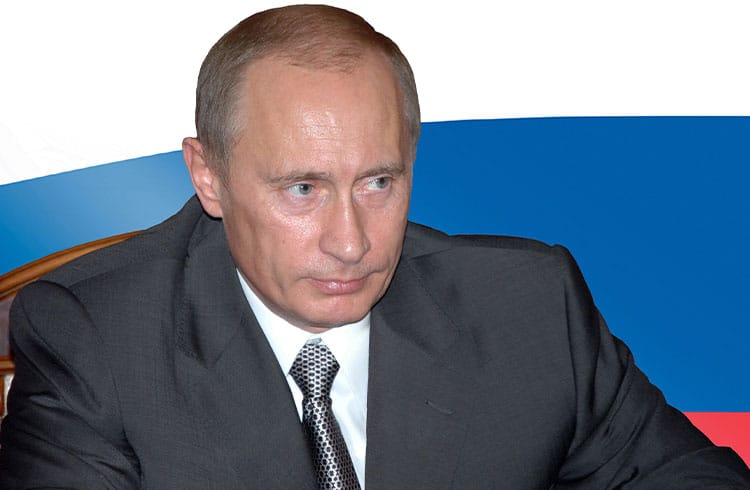 Vladimir Putin proíbe pagamentos com ativos digitais na Rússia