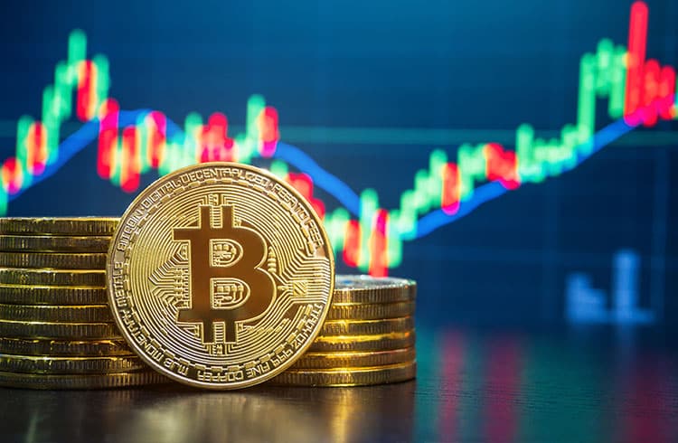 Bitcoin valoriza 17% e fecha julho com melhor desempenho do ano