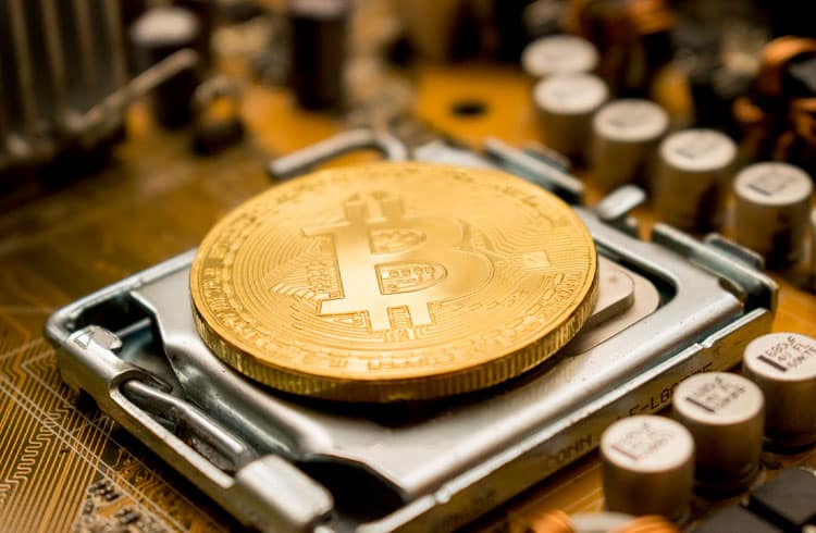 Restrições do governo fazem Riot minerar 28% menos Bitcoin em julho
