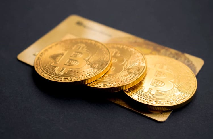 Strike lança cartão de débito para pagamentos em Bitcoin