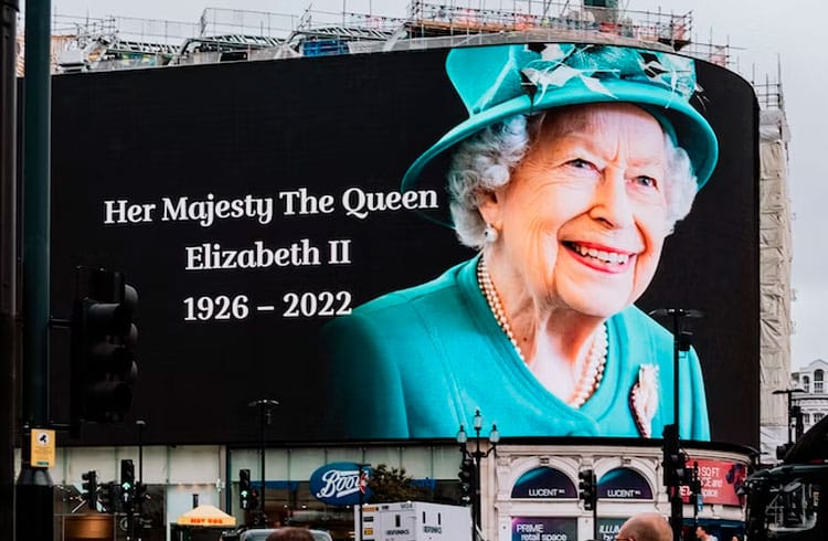 Artista realiza leilão de coleção de NFTs em homenagem à morte da rainha Elizabeth II