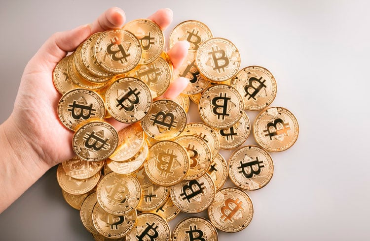 Mais de R$ 5 bilhões em Bitcoin deixa a Coinbase em um só dia