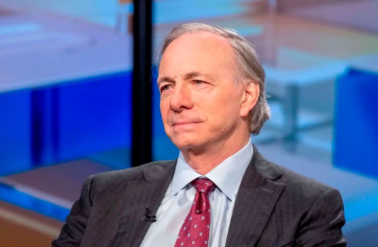 Ray Dalio, fundador do maior fundo de hedge do mundo, renuncia