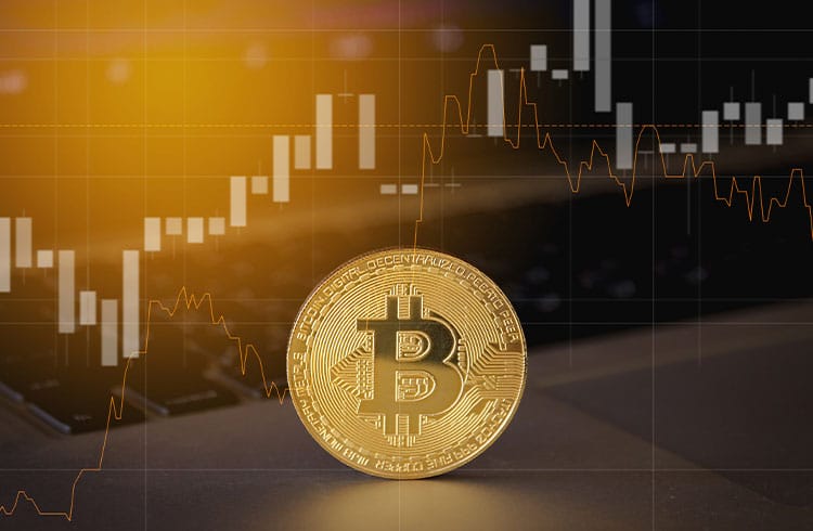 Bitcoin sobe e atinge novo nível de resistência. Mercado registra alta de até 12% nesta terça-feira (13)