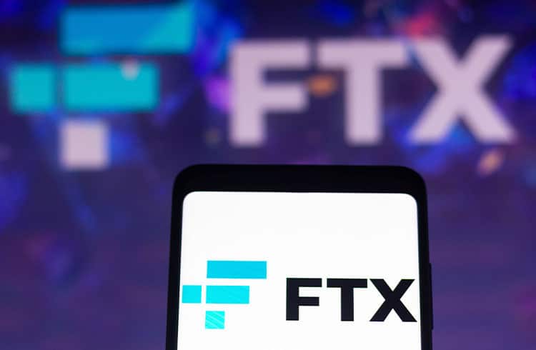 Maior gestora do mundo revela que investiu R$ 125 milhões na FTX antes do colapso