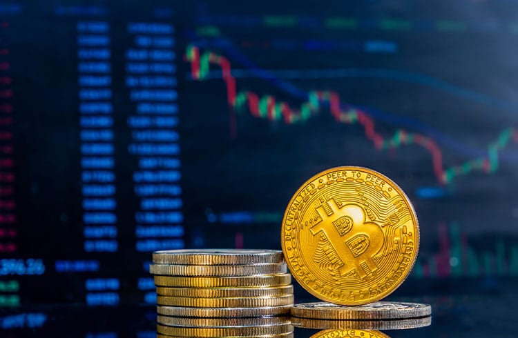 Bitcoin sobe e criptomoedas têm novo rally. SOL, XRP, AXS, MANA e OKB registram até 14% em alta