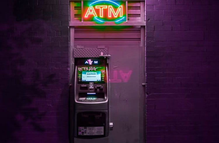 Coin Cloud, operadora de ATM de Bitcoin, pede proteção contra falência